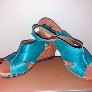 Clarks Artisan Blue  Cork Wedge Heels Size 9